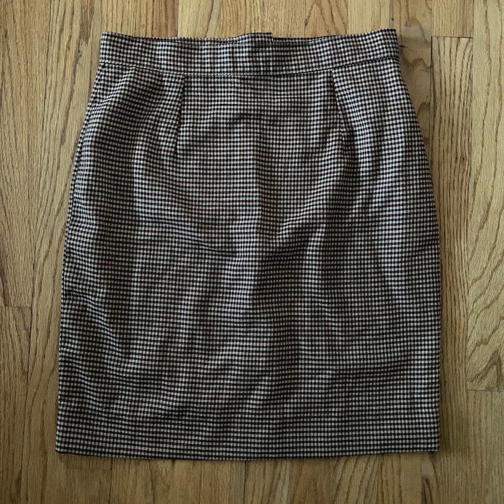 Houndstooth pencil skirt